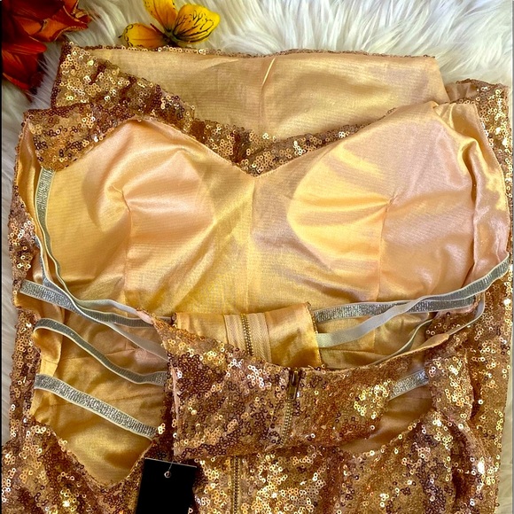 LookBook - Dress - Picture 4 of 11